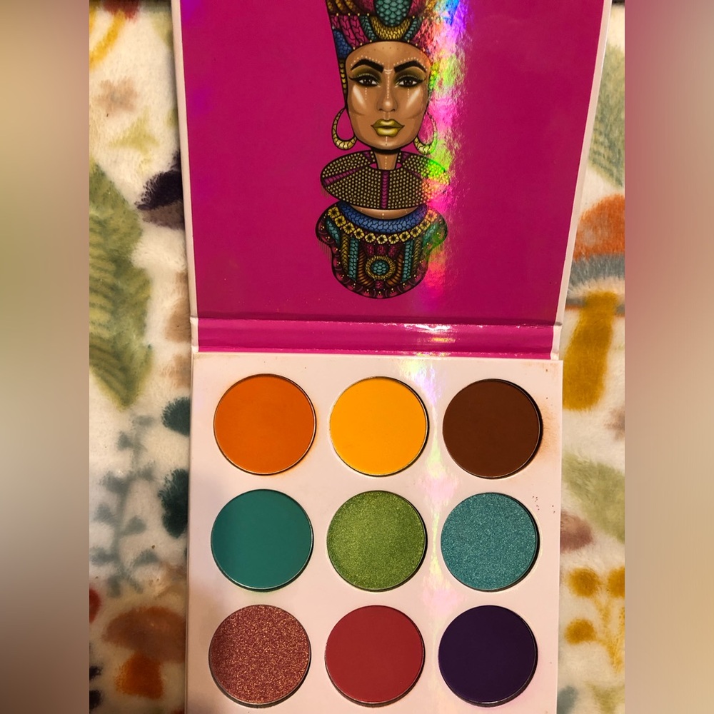The ZULU Vibrant Eyeshadow Palette 
by JUVIA’S
